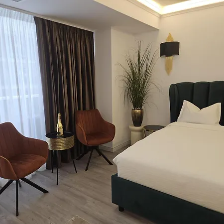 White Titanic Glamour By White Titanic *