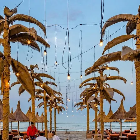 White Titanic Glamour By White Titanic Năvodari