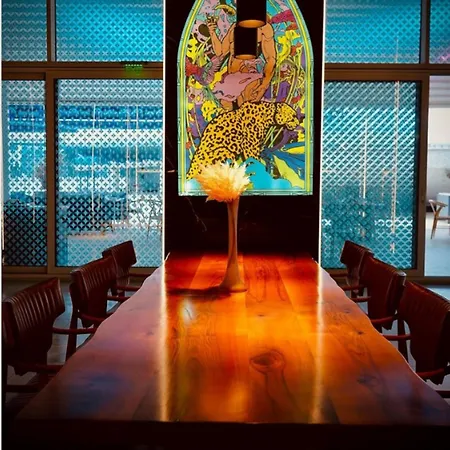 White Titanic Glamour By White Titanic Apartamento *