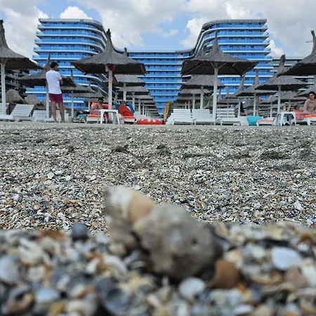 White Titanic Glamour By White Titanic Năvodari