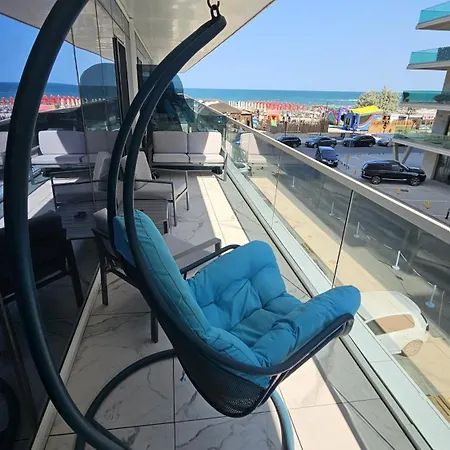 White Titanic Glamour By White Titanic Năvodari